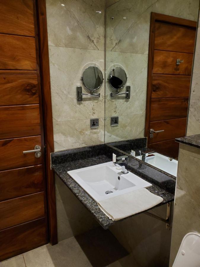 Millennium Terrace Hotel Kampala Exteriör bild