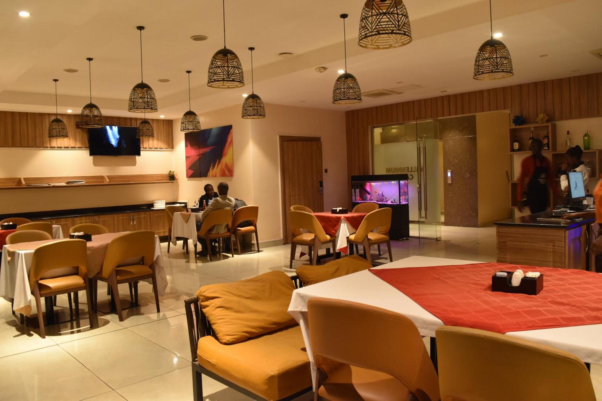 Millennium Terrace Hotel Kampala Exteriör bild